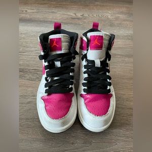 Nike Air Jordan 1 Retro Girls 12c White/Fuschia Pink Sneakers Great Condition